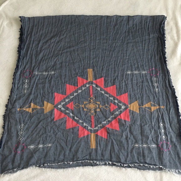 Beautiful lightweight  embroidered scarf - Picture 3 of 6